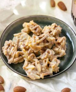 Scaglie di mandorle ricoperte di cioccolato bianco