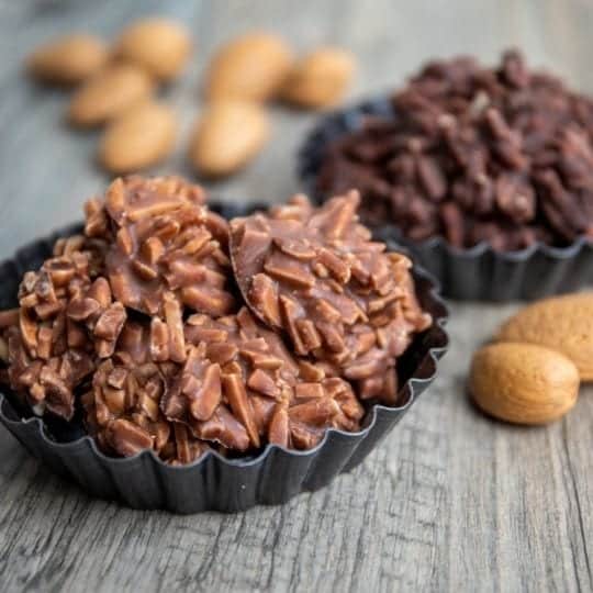 Scaglie di mandorle a latte o fondente 75gr - immagine 2