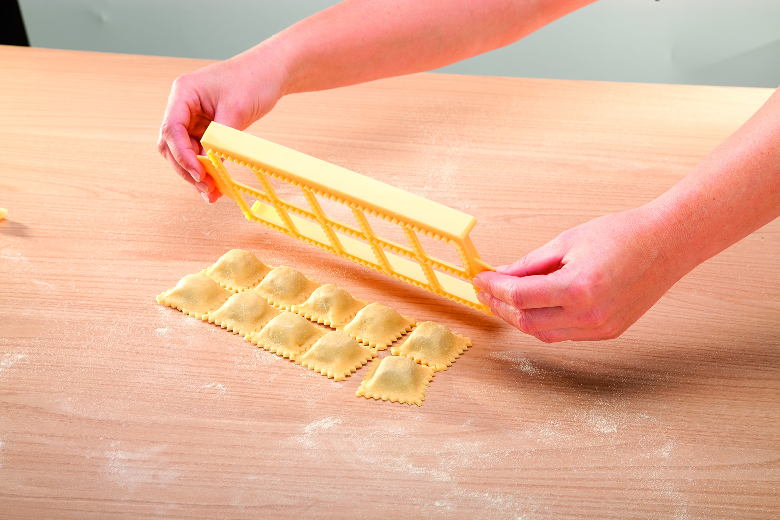 Stampo per 10 Raviolini Quadrati in Plastica – Tescoma - immagine 3