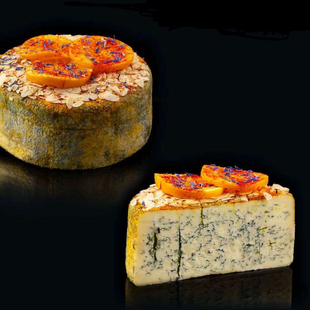 Blu Amaranto (tre latti erborinato – arancia amara, mandorle e zafferano) Formaggio Erborinato 2 Kg “Il Mangiar Bene”
